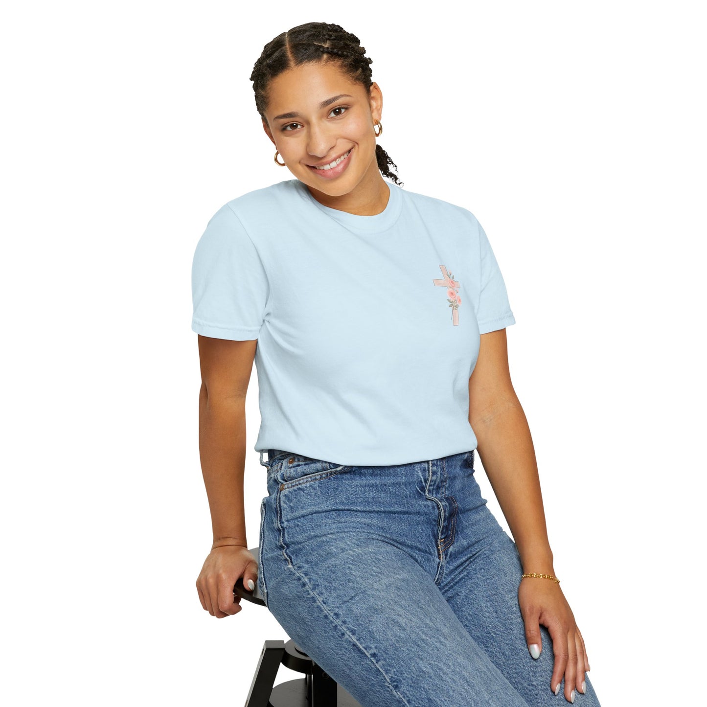 T-shirt unisexe teint en pièce avec croix florale | Tenue décontractée, tenue du quotidien, cadeau pour elle, haut d'été, vêtement spirituel